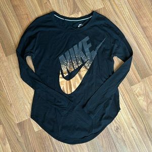 3/$10 🌼 Nike long sleeve t shirt